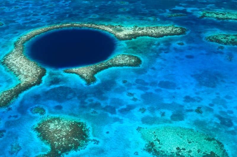 カリブ海の世界遺産『ブルーホールを潜ります！』知られざる楽園・中米『ベリーズ』を潜るダイビングツアー！！ 最大9ダイブ付 7日間 写真6