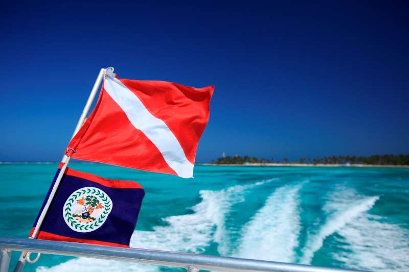 カリブ海の世界遺産『ブルーホールを潜ります！』知られざる楽園・中米『ベリーズ』を潜るダイビングツアー！！ 最大9ダイブ付 7日間 写真